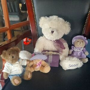 Lot of stuffed bears, one small Boyd bear